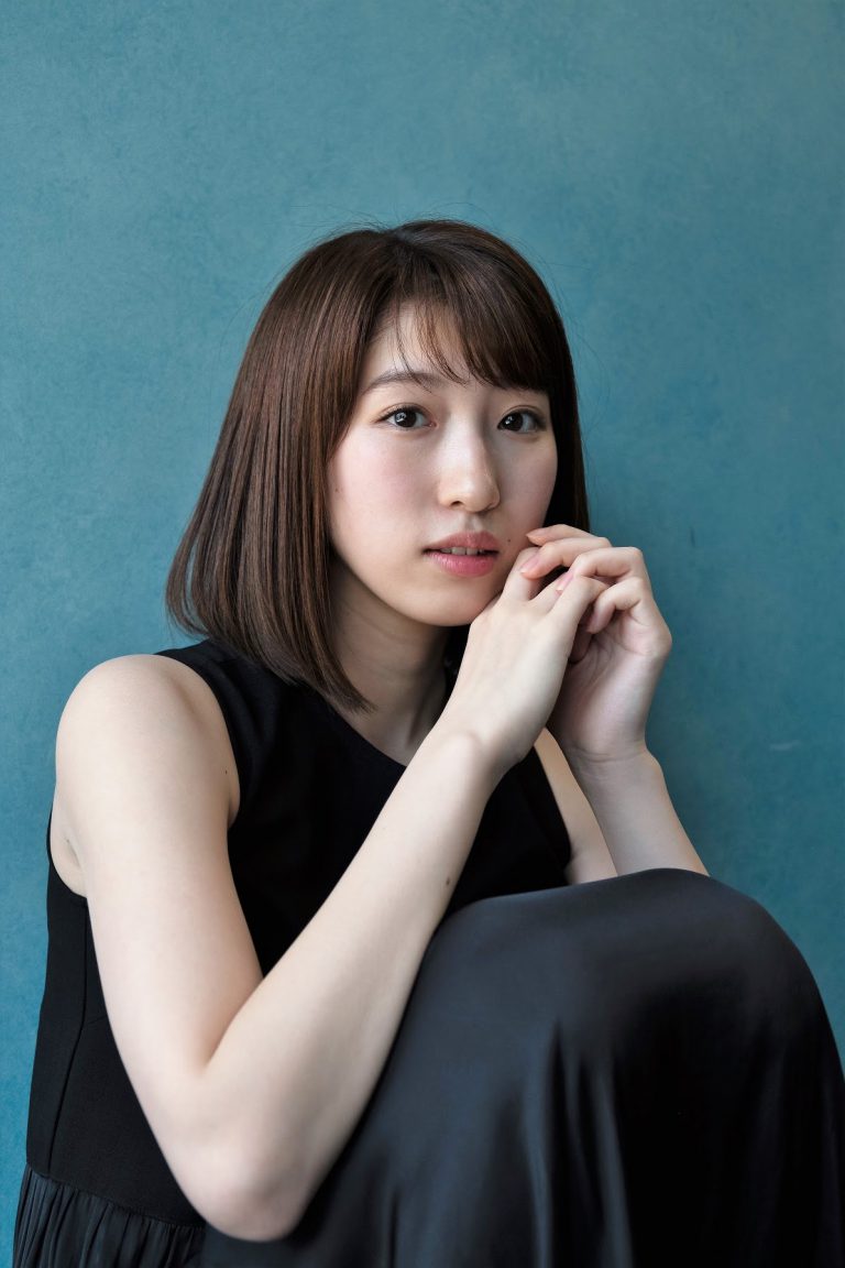 女優の日比美思、ボイスメディアVoicyで新チャンネル「みことのラジオ」放送スタート 〜「たまに父と母も登場」アット